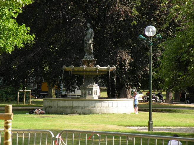  jolie fontaine, quartier des Champs-Elysées